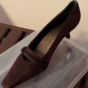 Stuart Weitzman Cola Suede Pump -size 8M